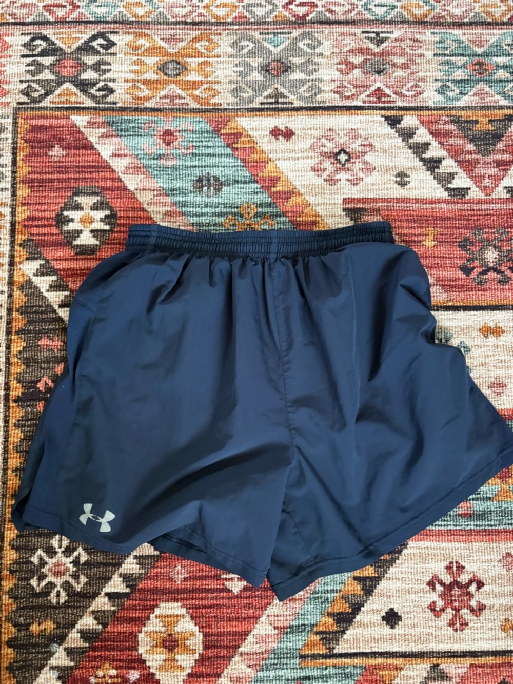Men’s medium Lined under armour shorts
